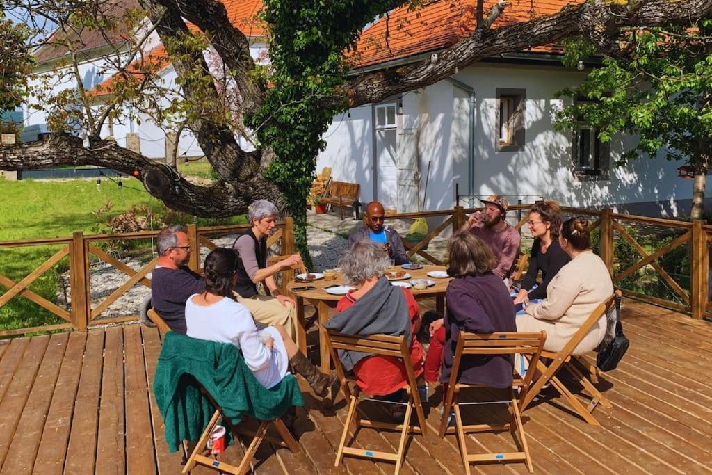 Kaptalantoti Parokia Apartman Es Coworking A Balaton Mellett מראה חיצוני תמונה