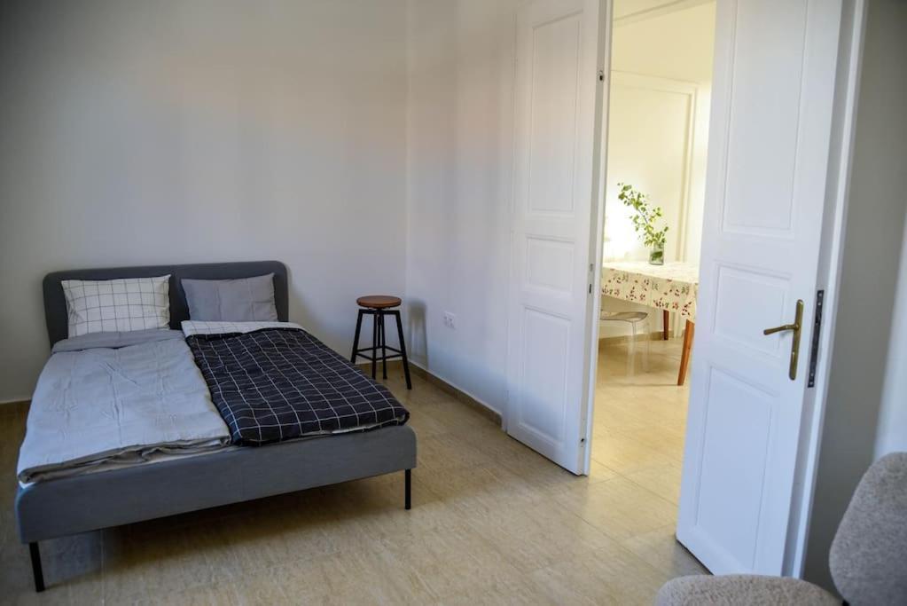 Kaptalantoti Parokia Apartman Es Coworking A Balaton Mellett מראה חיצוני תמונה