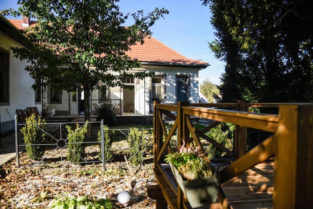 Kaptalantoti Parokia Apartman Es Coworking A Balaton Mellett מראה חיצוני תמונה