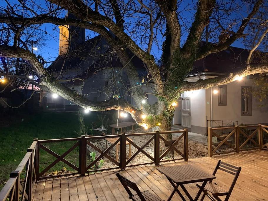 Kaptalantoti Parokia Apartman Es Coworking A Balaton Mellett מראה חיצוני תמונה