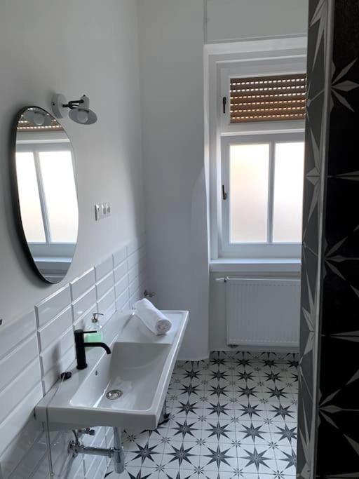 Kaptalantoti Parokia Apartman Es Coworking A Balaton Mellett מראה חיצוני תמונה