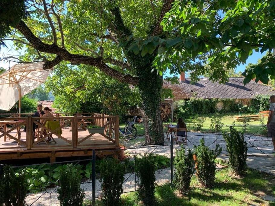 Kaptalantoti Parokia Apartman Es Coworking A Balaton Mellett מראה חיצוני תמונה